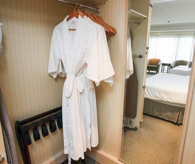 اتاق پریمیوم چهارنفره, York