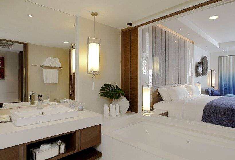 풀장 전망 스위트, Holiday Inn Resort Phuket, An Ihg