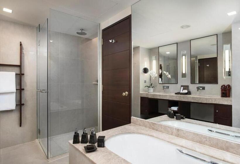 Junior suite with river view, Anantara Riverside Bangkok Resort