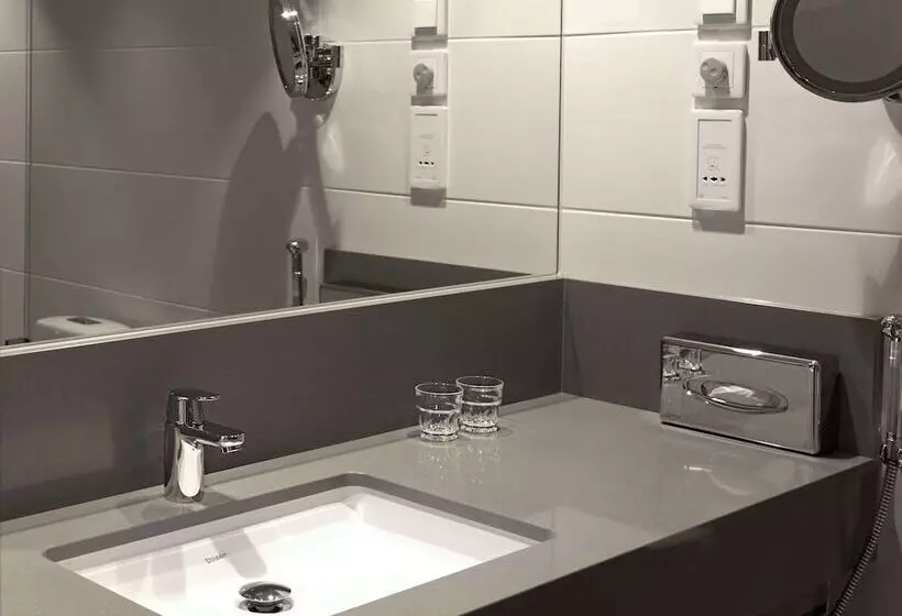 اتاق استاندارد با تخت دوبل, Hilton Helsinki Strand