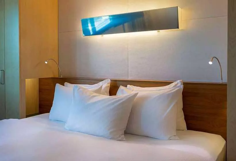 اتاق استاندارد با تخت بزرگ, Hilton Helsinki Strand