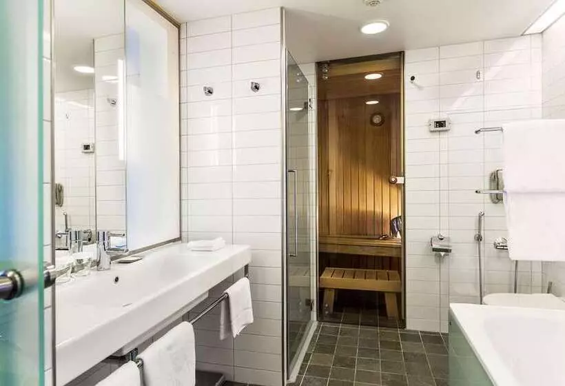 اتاق استاندارد با تخت بزرگ, Hilton Helsinki Strand