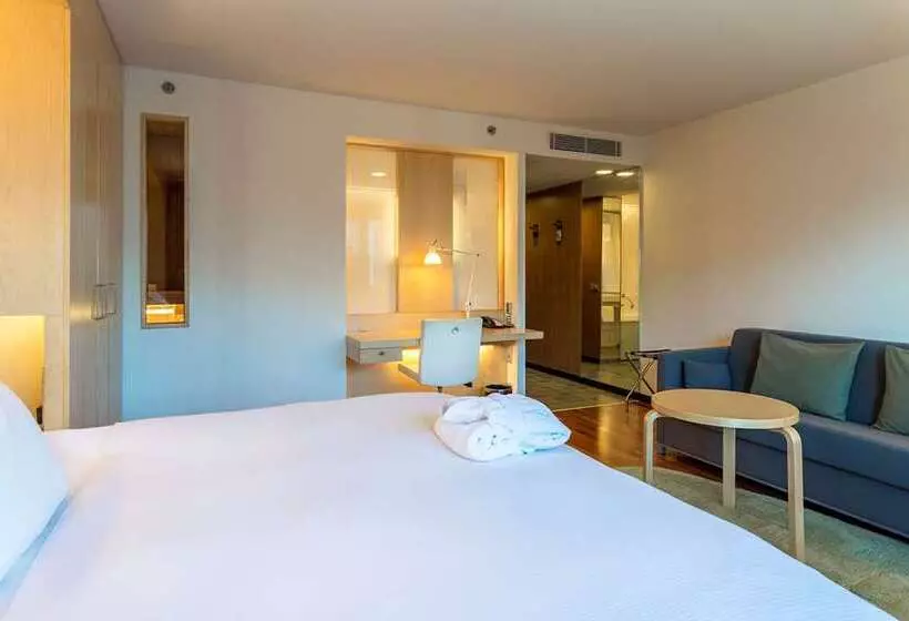 اتاق استاندارد با تخت بزرگ, Hilton Helsinki Strand