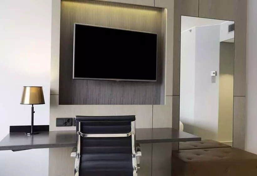اتاق استاندارد با تخت بزرگ, Hilton Helsinki Strand