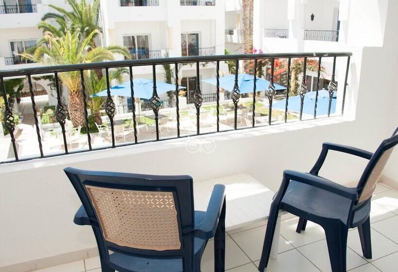 スタンダードルーム, Nesrine Hammamet