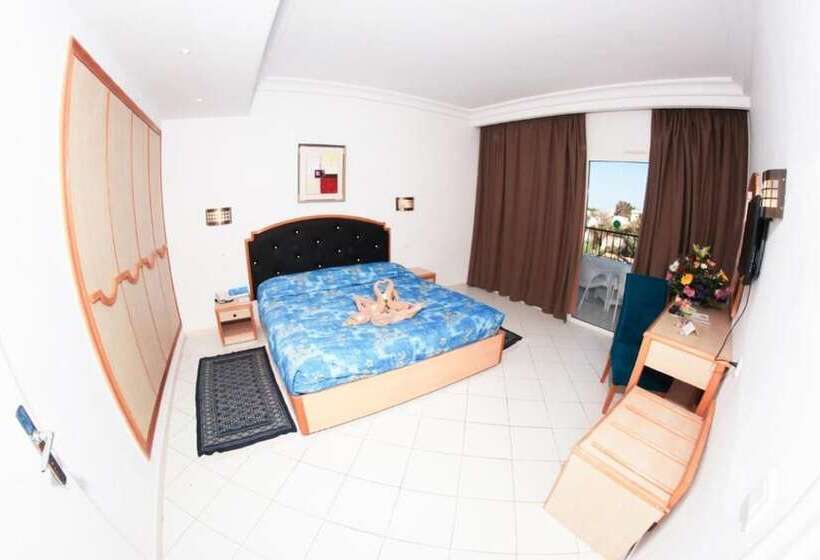 スタンダードルーム, Nesrine Hammamet