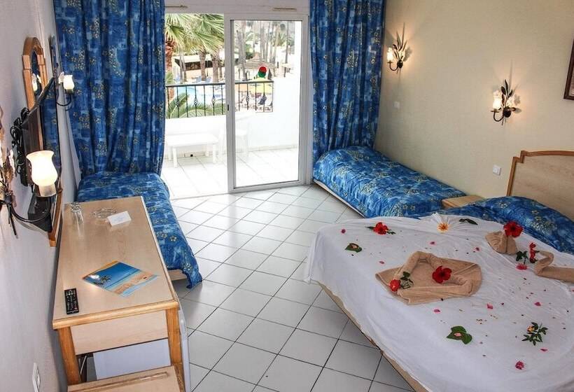 スタンダード４人部屋, Nesrine Hammamet