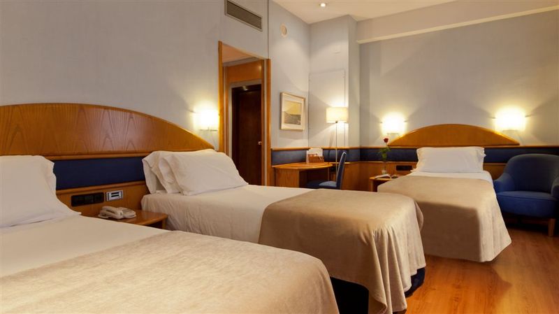 スタンダード４人部屋, Nesrine Hammamet