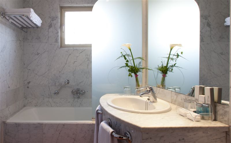 スタンダード４人部屋, Nesrine Hammamet