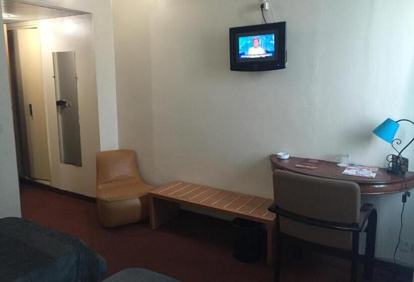 اتاق استاندارد, Nina