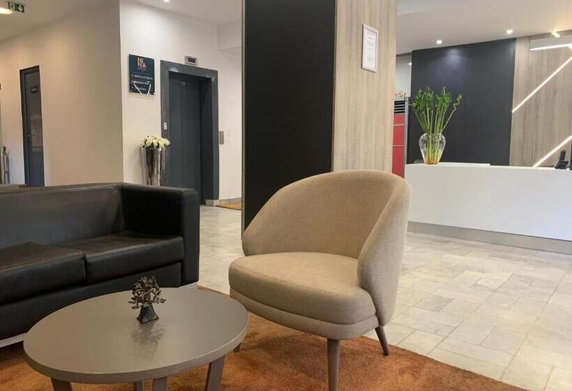 اتاق سوپریور, Nina