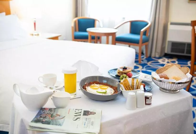 سوییت با چشم‌انداز باغ, Radisson Blu Hotel, Yanbu