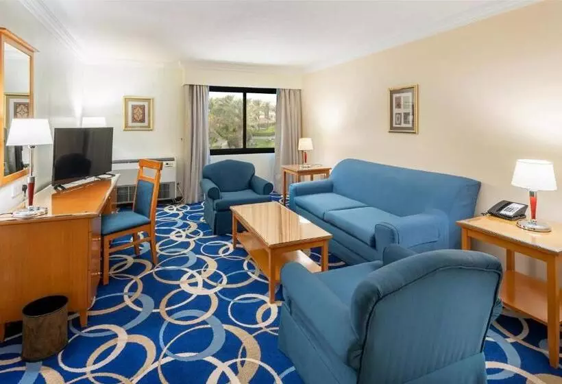سوییت با چشم‌انداز باغ, Radisson Blu Hotel, Yanbu