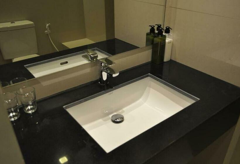 Quarto Economy, Rezt Bangkok