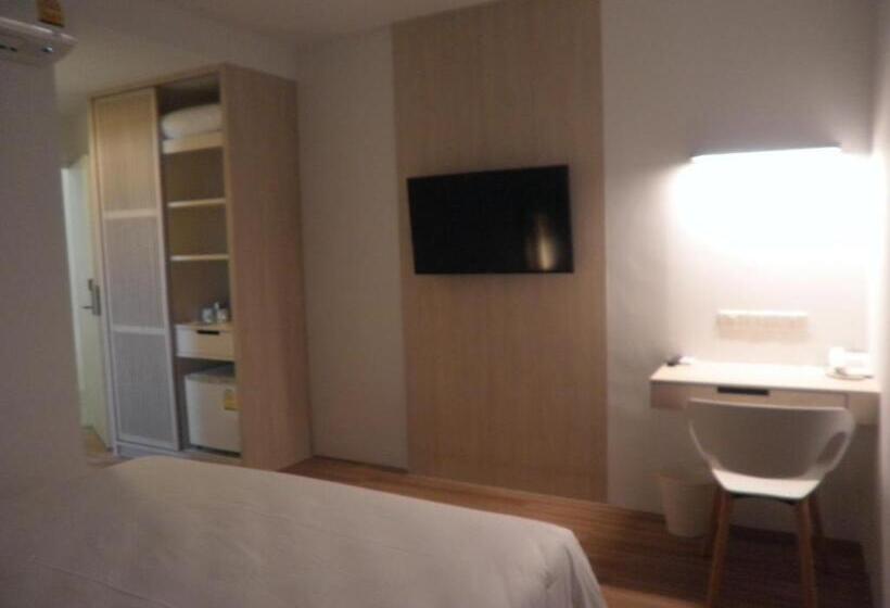 Quarto Economy, Rezt Bangkok