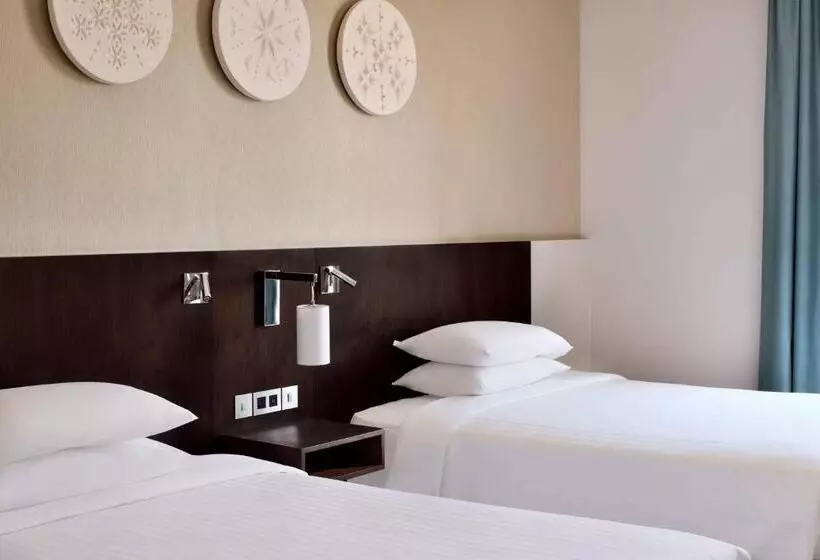 اتاق داخلی دلوکس, Riyadh Airport Marriott