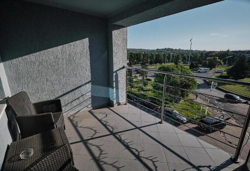 سوئیت با بالکن, Uzhgorod