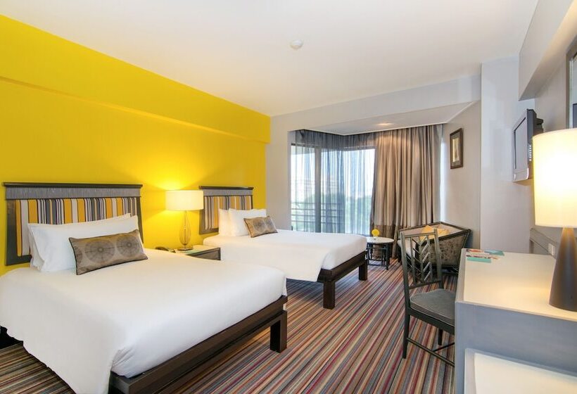 اتاق لوکس با چشمانداز شهر, The Bayview Hotel Pattaya