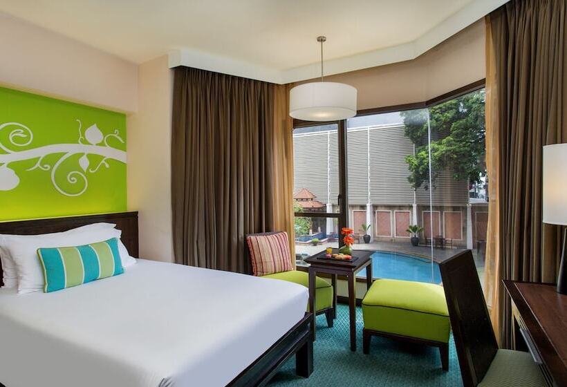 اتاق لوکس با چشمانداز استخر, The Bayview Hotel Pattaya