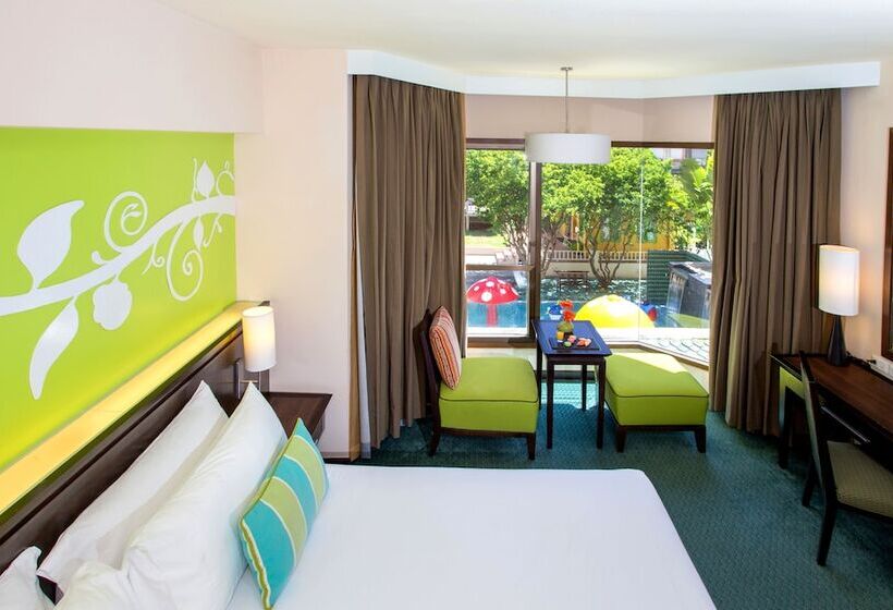 اتاق لوکس با چشمانداز استخر, The Bayview Hotel Pattaya