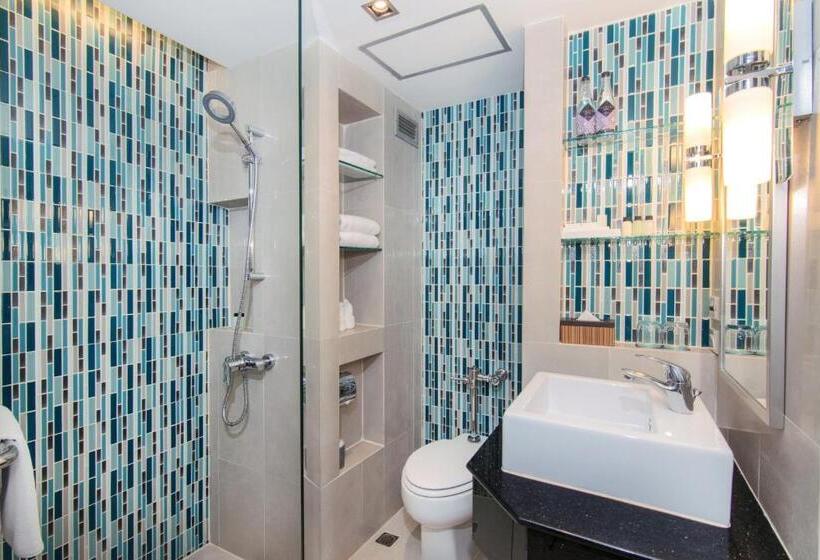 اتاق لوکس با چشمانداز دریا, The Bayview Hotel Pattaya