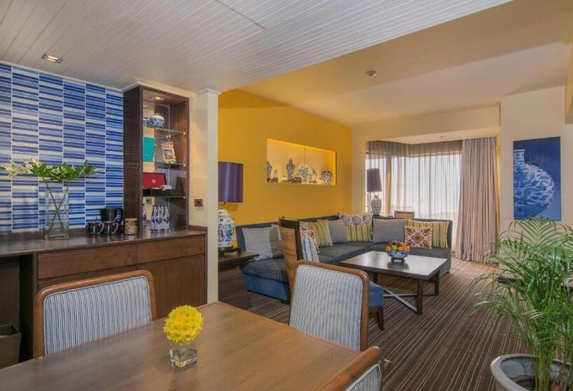 سوئیت تم دار, The Bayview Hotel Pattaya