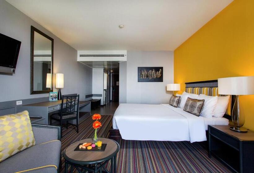 Номер Deluxe Вид на Город, The Bayview Hotel Pattaya