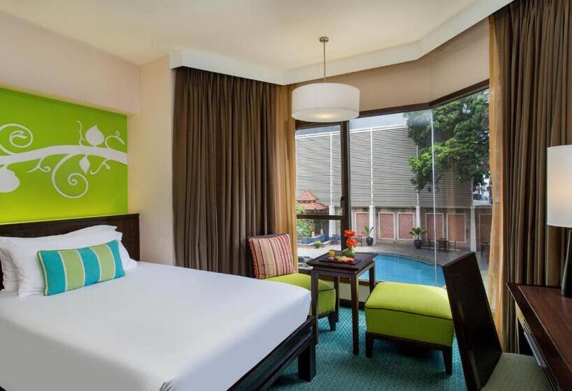 풀장 전망 디럭스 룸, The Bayview Hotel Pattaya