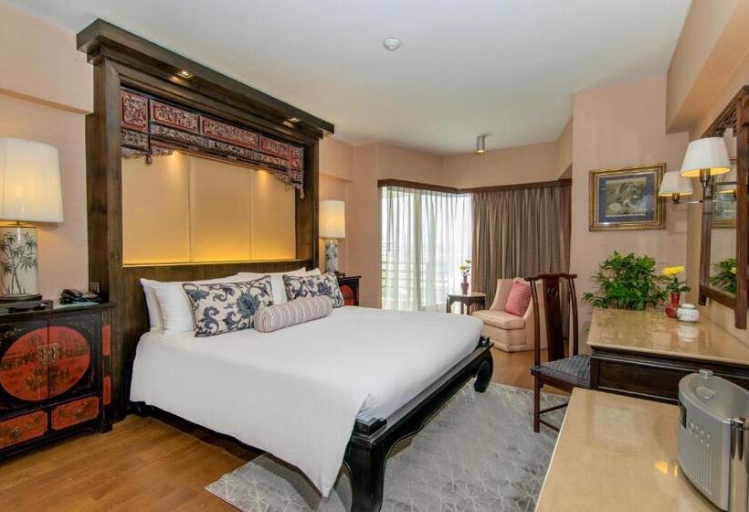 سوییت لوکس, The Bayview Hotel Pattaya