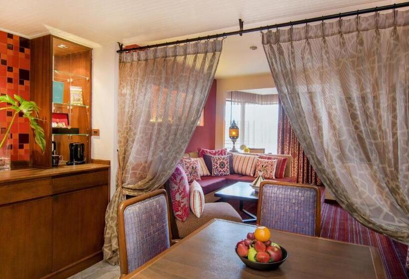 سوئیت تم دار, The Bayview Hotel Pattaya