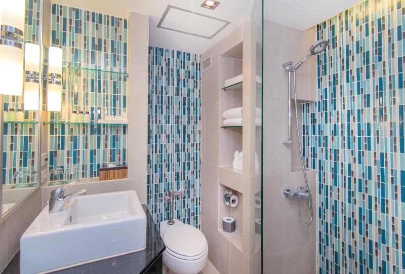 اتاق لوکس با چشمانداز دریا, The Bayview Hotel Pattaya