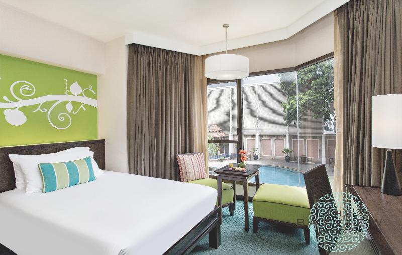 Номер Deluxe Вид на Бассейн, The Bayview Hotel Pattaya