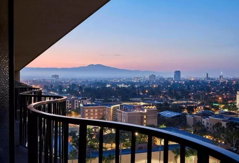 اتاق استاندارد با تخت بزرگ, Anaheim Marriott