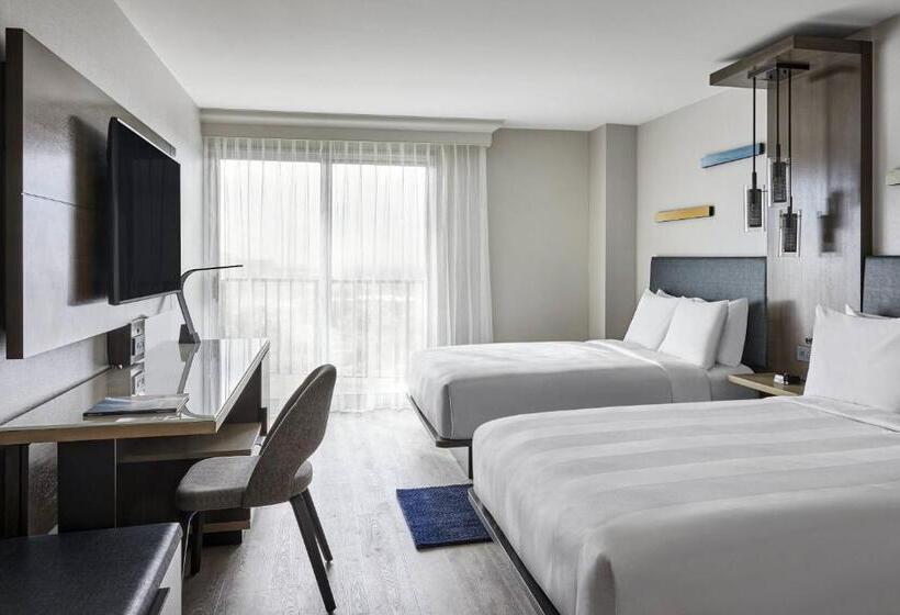 Номер Стандарт Вид на Бассейн, Anaheim Marriott