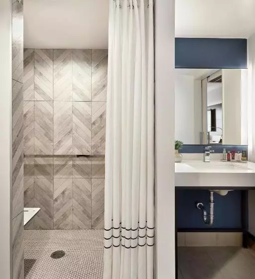 اتاق استاندارد با تخت بزرگ برای معلولان, Anaheim Marriott