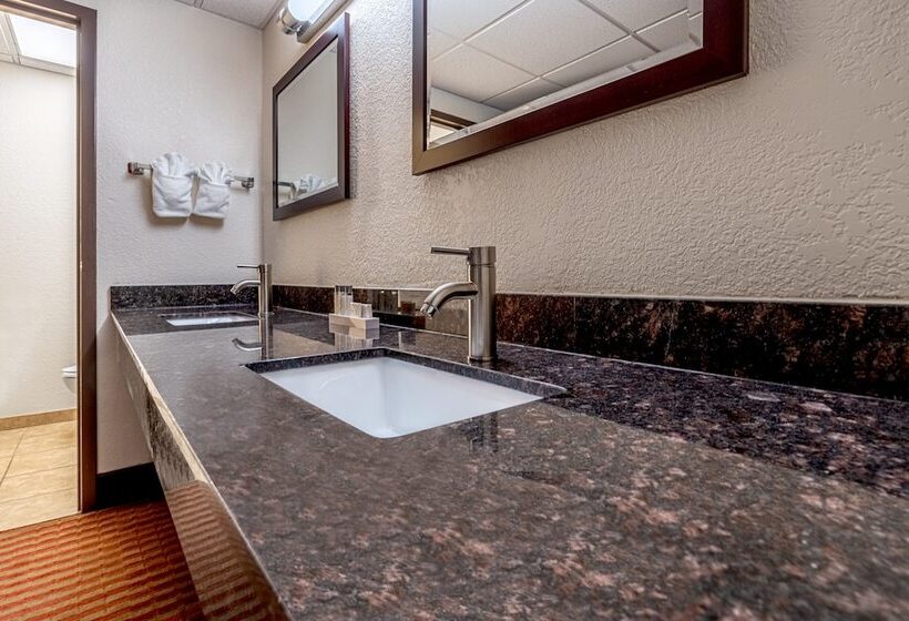 스위트, Grand Williston Hotel And Conference Center