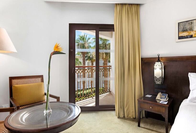 Номер Стандарт Двуспальная Кровать, Hilton Luxor Resort & Spa