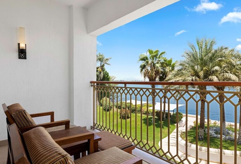 Номер Deluxe, Hilton Luxor Resort & Spa