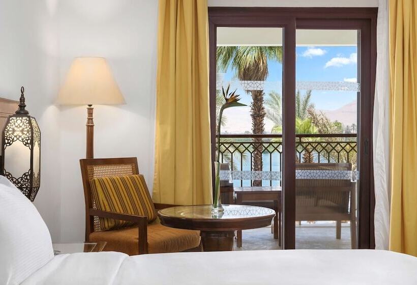 Номер Deluxe, Hilton Luxor Resort & Spa