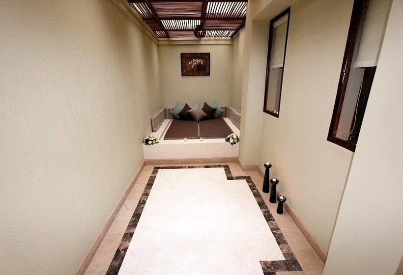 Люкс, Hilton Luxor Resort & Spa