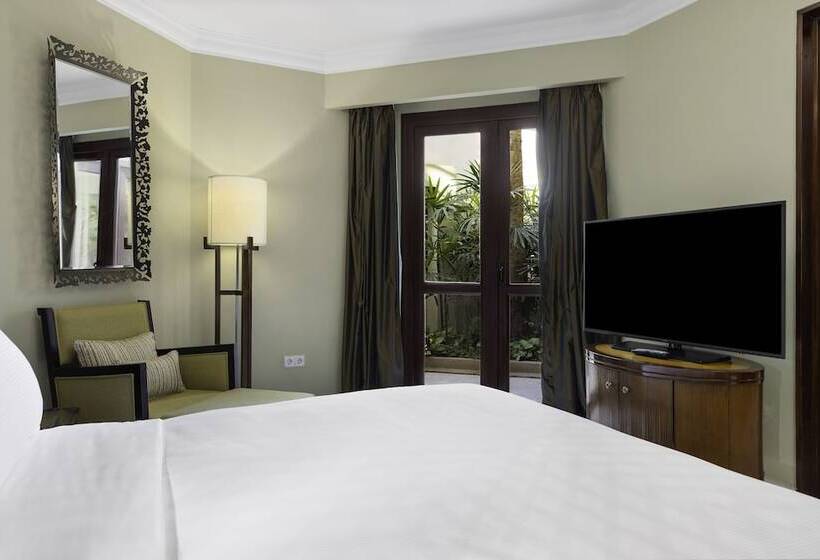 Люкс, Hilton Luxor Resort & Spa