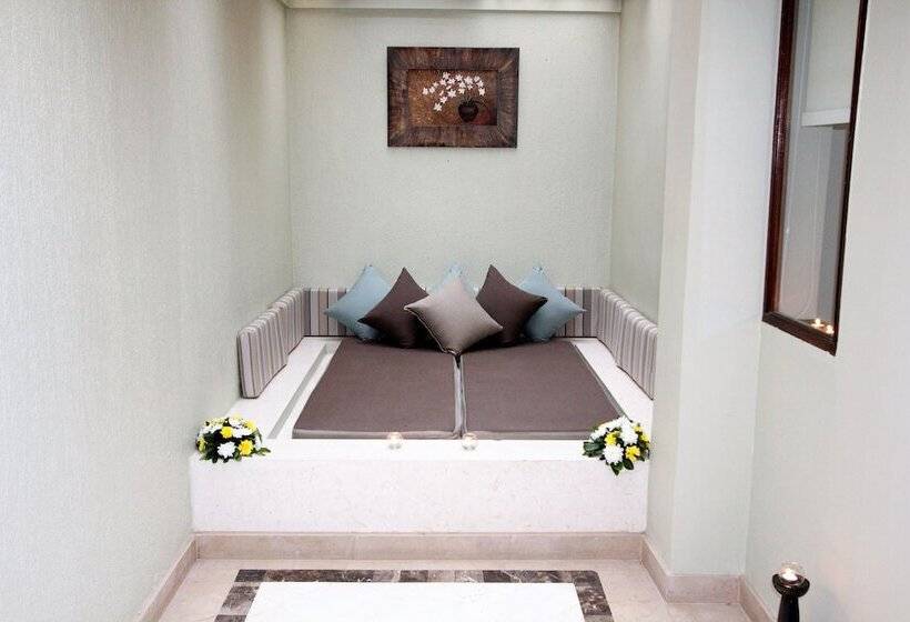 Люкс, Hilton Luxor Resort & Spa