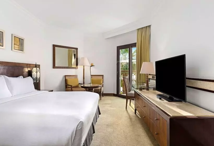 اتاق خانوادگی, Hilton Luxor Resort & Spa