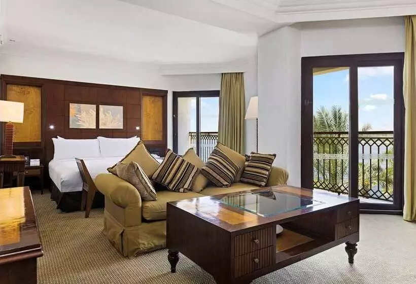 سوییت, Hilton Luxor Resort & Spa