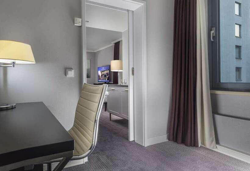 Люкс, Hilton Luxor Resort & Spa