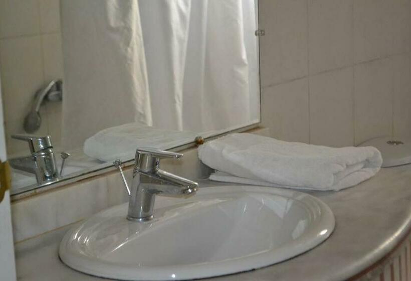 اتاق استاندارد یک نفره با چشم‌انداز دریا, Trio Hotel Kaoud Sporting