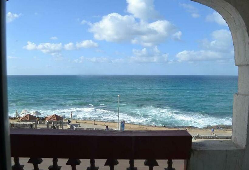 اتاق استاندارد با چشمانداز دریا, Trio Hotel Kaoud Sporting