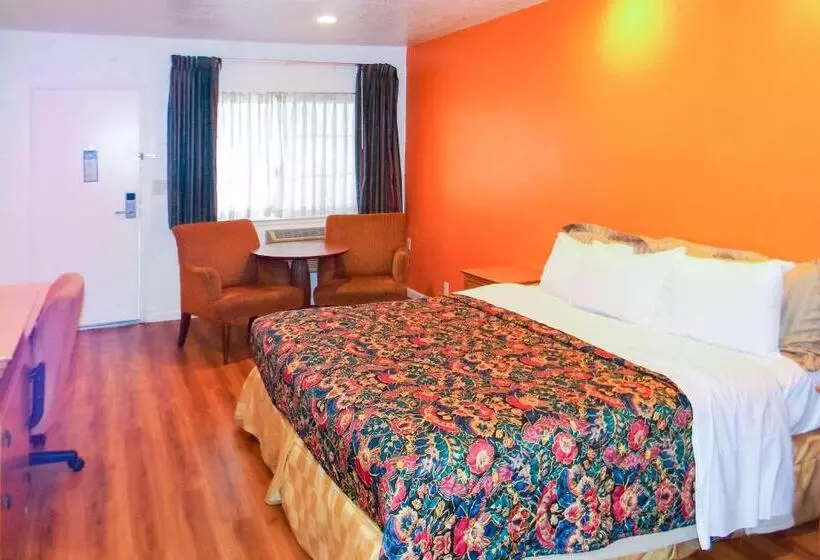 اتاق استاندارد با تخت بزرگ برای معلولان, Rodeway Inn Alamedaoakland