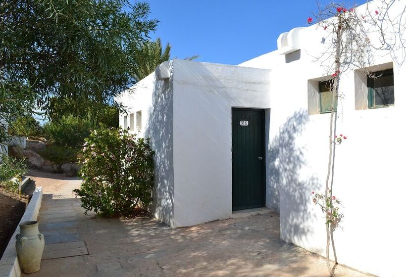 غرفة قياسية ثلاثية, Sangho Club Zarzis