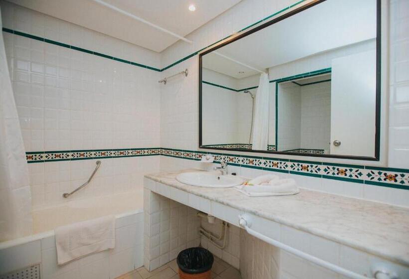 اتاق استاندارد سه نفره, Soussana